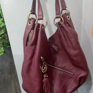 Authentic Michael Kors purse in great condition!!